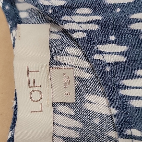 Loft. Size S, Ikat Tie Hem Button Back Top. Sleeveless, Excellent Used Cond. - Picture 10 of 12